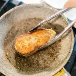 Miért öntsön citromlevet a serpenyőbe a hal sütése előtt: ennek